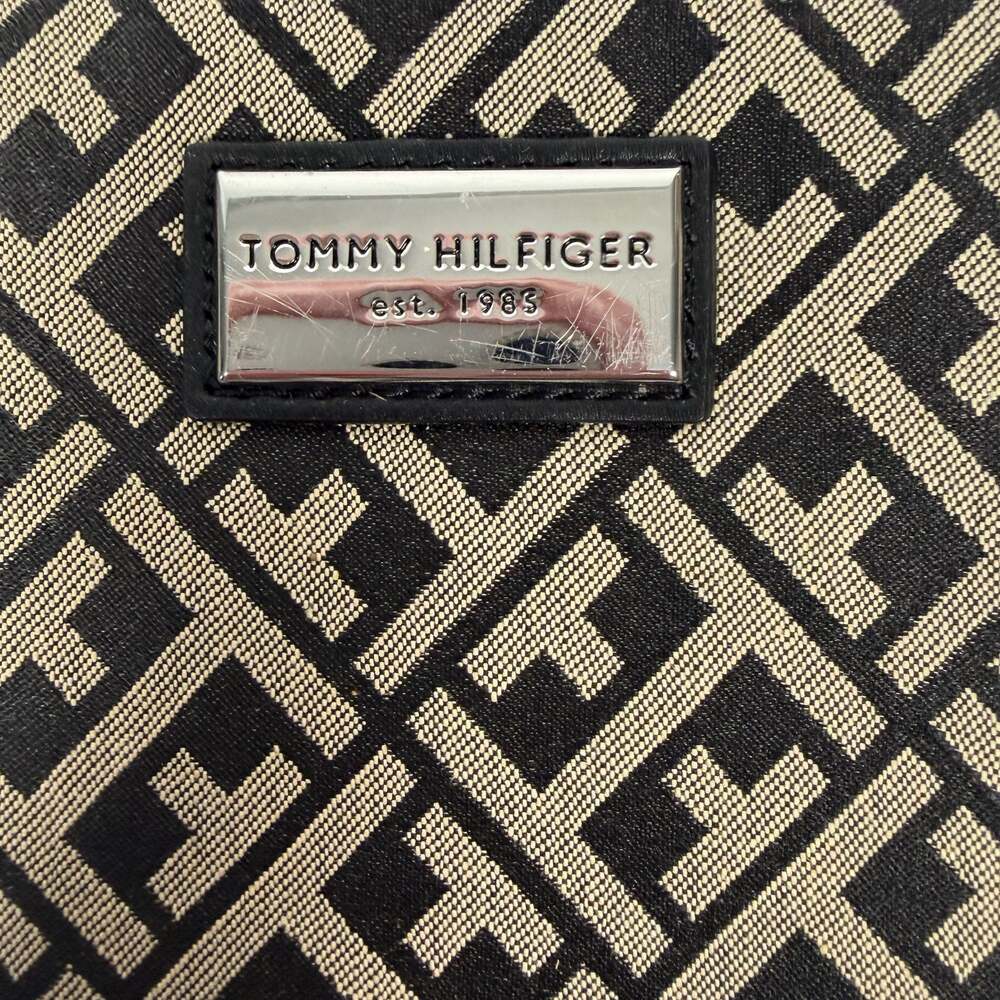 Tommy Hilfiger Monogram Logo Zip Around Wallet Black Tan - Picture 2 of 7